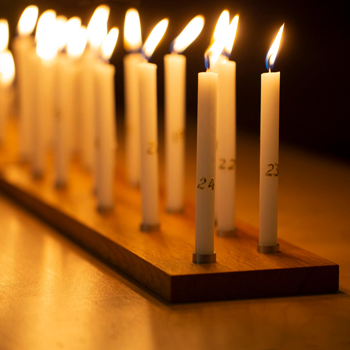 10238-00-N5faab9117da6e Kerzenbrett Eiche