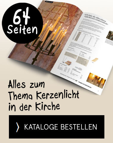 Offener Katalog zeigt einen großen Kerzenleuchter mit vielen brennenden Opferkerzen in einer Kirche. Rechts Produktinfos und Bilder zu Kirchenkerzen. Oben links '64 Seiten'. Thema: Kerzenlicht in der Kirche. Button: 'Kataloge bestellen'.
